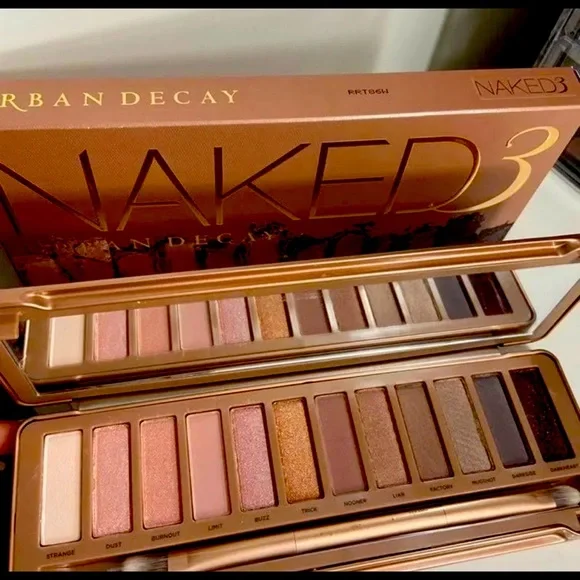 URBAN DECAY Naked3 12 Color Eyeshadow Palette with Double-Sided Brush NWT - Picture 1 of 2